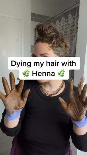 Using Henna for Hair Dye: Natural Grey Coverage with Hibiscus and Aloe Vera