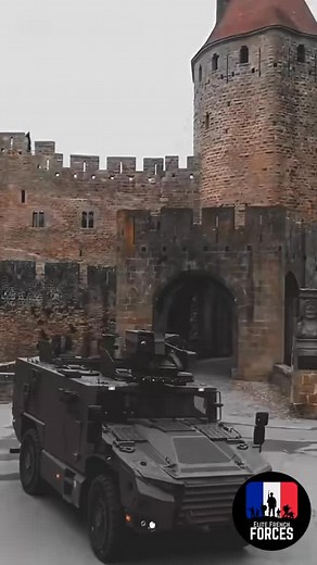 Le Serval, ce n’est pas seulement un nouveau véhicule blindé. C’est la réponse moderne de l’armée française aux menaces d’aujourd’hui : plus léger, plus mobile, mieux protégé, et capable d’emmener nos soldats là où les missions l’exigent. Un concentré de technologie, pensé pour durer, pour s’adapter, et pour protéger. Une nouvelle génération qui montre que l’armée avance, innove et se prépare aux combats de demain. : #Serval #ArméeFrançaise #ForcesFrançaises #VéhiculeBlindé #Militaires #Défense