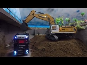 Siku control Bagger arbeitet im neuen Steinbruch