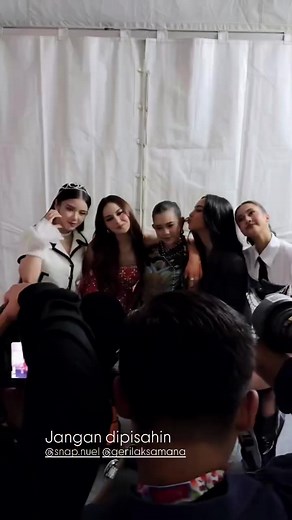 Mo foto aja rusuh banget ya 🤣 #mahaliniraharja #mahalini #mylinz #outfitmahalini #konsermahalini #synchronizefest #synchronizefest2024 #keisyalevronka #tiaraandini #zivamagnolya #lyodra cr: ramaloren