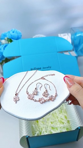 21K views · 508 reactions | ASMR Packing #asmr #asmrpacking #asmrpackaging #asmrpackingorders #asmrsound #packingorders #giftbox #jewelry #jewelrybox #jewelrypacking #jewelrypackaging #jewelryshop #jewelrysale #jewelrystore #jewelrycollection #jewelryfashion #jewelrymaking #jewelrylovers #jewelrydesigners #jewelrycare #jewelrybusiness #jewelrybusinessowner #bluebox #labubu #unboxingvideo | InTree Jewelry | Facebook