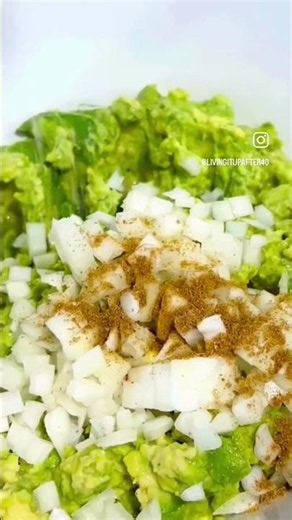 The BEST Easy Homemade Guacamole 🥑 | Fresh, Flavorful & Ready in Minutes! #guacamole