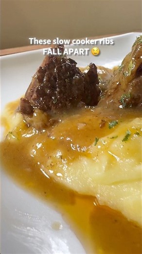 Easy Weeknight Dinner: Slow Cooker Braised Ribs 🤤