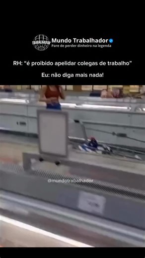 Mundo Trabalhador on Instagram: "Em maio de 1943, Getúlio Vargas assinava a CLT no estádio de São Januário lotado. Mas o que ninguém te contou é que, décadas depois, o maior inimigo do seu salário não seria o patrão, e sim a sua própria falta de organização financeira. 📉 Você olha o extrato e entra em pânico. Não comprou nada caro, mas o dinheiro simplesmente sumiu. Comece a rastrear cada centavo agora mesmo baixando nossa planilha financeira no link da bio. 🚀 Você usa o cartão de crédito como