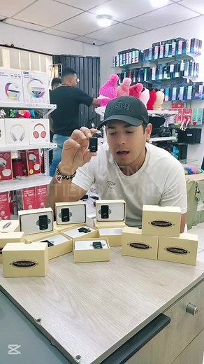 🔍 Mini Rastreador GPS GF-07 🌍📍 📡 Localización en tiempo real: Sigue la ubicación en cualquier momento desde tu celular. 🚗 Ideal para vehículos, niños, mascotas y objetos personales. 📶 Funciona con tarjeta SIM: Solo inserta una SIM y recibe la ubicación por mensaje. 🔋 Batería de larga duración: Mantente conectado por más tiempo. 🧲 Diseño compacto con imán incorporado: Fácil de ocultar y colocar en cualquier superficie metálica. 🔴 ¡Mantén todo bajo control con este mini tracker GPS! 📲✨