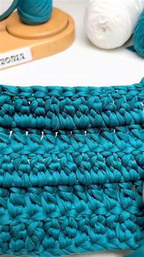 Noma Crochet France | LE POINT QUE PERSONNE N’EXPLIQUE Tu vois souvent “EDC” dans les tutos anglais ? C’est tout simplement la bride allongée 😍 Un point super... | Instagram