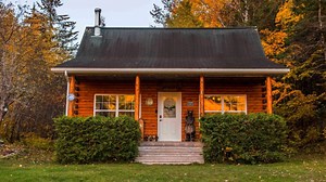 5.5K views · 122 reactions | Log Home Style Cottage in Beautiful Country Setting in Canada | Log Homes | Facebook