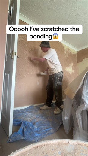 Plastering Prep: Scratching Bonding for a Smooth Finish