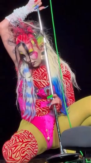 DOJA CAT FANS 🌹 on Instagram: "Doja Cat — Tour Ma Vie — Tokyo #dojacat"