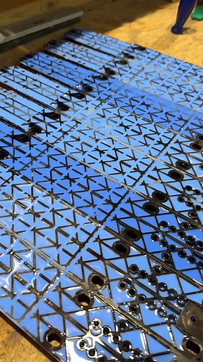 Less vibration. More control. Cleaner edge hold, efficient power transfer and a smooth race line when others are already fighting the surface. | Sport H&N