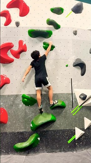 Super fun step-up-dyno on a competition-style climb! #bouldering #climbing #rockclimbing #shorts