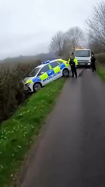 You Cant Park There Mate! Police fails again in the bushes on a UK country lane #ukpolice
