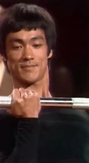 Bruce Lee–Inspired One-Arm Lift That Shocked 1970s Television!