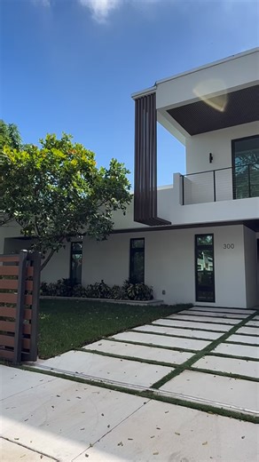 Step into refined sophisticated living at 300 NE 48th St, Miami, FL 33137 — a stunning newly-constructed corner residence offering 4 bedrooms, 5 bathrooms, and over 3,300 sf of flawlessly designed space. From the dramatic pivot front door to the sleek Italian glass-door cabinetry, the heated salt-water lap pool to the rooftop terrace with sweeping skyline views, every detail elevates your lifestyle. Contact me today for more information 305-582-7917 📧 Email: vanessa@maggirealty.com #vanessamagg