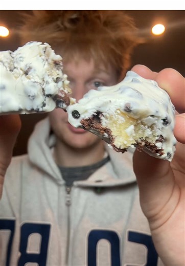 Best protein bars I’ve put in my mouth #cookiesandcream #protein #proteinbar #snacks #foodreview