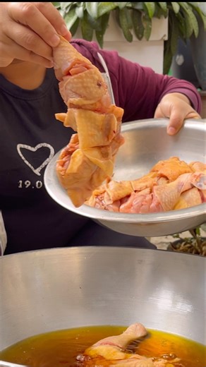 Warning: this deep fry chicken thighs are highly addictive. Proceed with cautions🤣 thighs so good