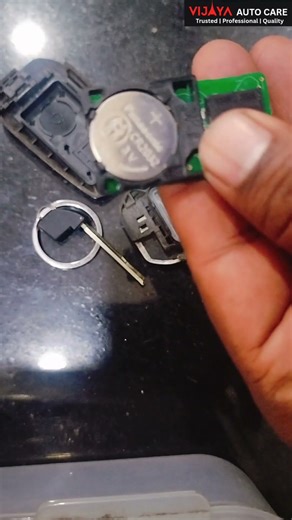 Toyota Crysta Remote Battery Change #automobile #toyota #toyotacrysta #battery #remote