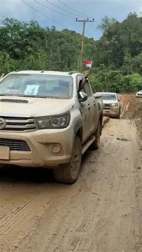 4wd tour in Laos with. #indochinaholidaystravel