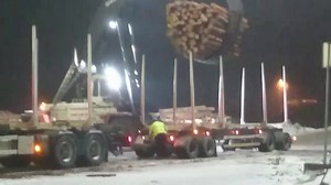 Svetruck Tmf 28/21 unloading timber at Bollsta sawmill, SCA, Sweden. | Logstackers and loaders, worldwide.