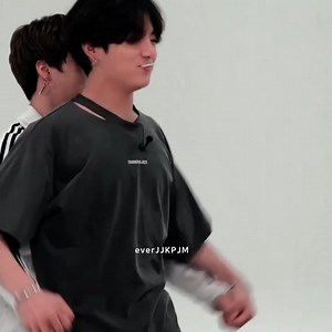 19 reactions · 4 comments | PARKJIMINBTS JIMIN & JUNGKOOK 'S Jungkook Jimin 's different hand sizes are really nice ✨ | Ernawatifeehily Ernawatifeehily | Facebook