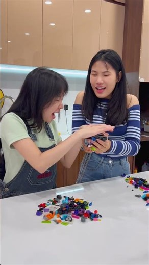 LNS - Chị em thi lắp ráp đồ chơi Lego || Sisters & Lego Battle #shorts