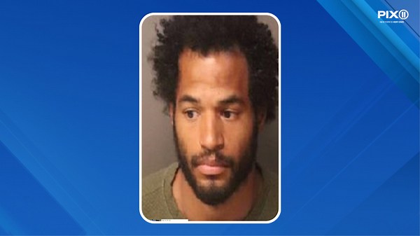 Former high school basketball coach accused of kissing student, 14, on MTA bus: DA