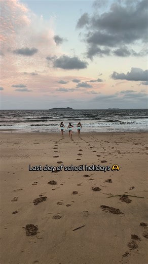 ACTIVEWEAR | SPORTSWEAR | ATHLEISURE on Instagram: "Last day of school holidays 🫶 Slow mornings, sandy feet, no alarms… and soaking it all in before routines kick back in. Whether you’re ready for it or not — we hope this break brought a little rest, fun and fresh air 🤍 Back-to-school energy loading… 💚"