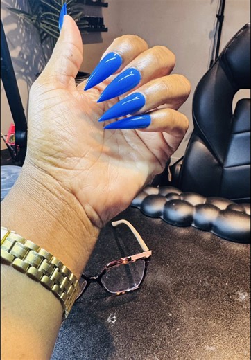 Solid Nail Color Trends: Discover the Best Shades