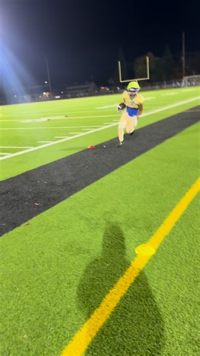 Great running backs don’t just run fast — they cut with purpose. To dominate in the backfield, you need a full toolbox of moves: ✔ Speed cuts ✔ Jump cuts ✔ Lateral & vertical cuts ✔ Spin moves ✔ Sudden acceleration But the magic isn’t just having the moves — it’s maximizing every step. Too many steps in a cut slows you down, opens you up to get caught, and kills the play. The best backs: 🔥 Stay efficient with their footwork 🔥 Stay explosive out of every cut 🔥 Accelerate immediately after chan