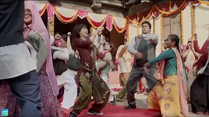 Banno tera: - sweater - saddle - saber - swagger laage sexy... #ErosNow #BoredomSeFreedom #TanuWedsManuReturns #KanganaRanaut #Madhavan #Banno | Eros Now