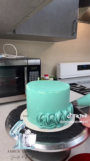 Easy Rosette Cake Tutorial | Perfect Buttercream Frosting Technique