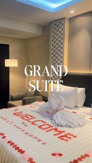 Introducing our newest room: Grand Suite ✨ More space, elevated comfort, and your own private whirlpool — made to turn every stay into a moment of relaxation. Experience comfort on another level at Royal Asia Hotel. 📍 Grand Suite - Royal Asia Hotel Jl. Veteran No. 521, Palembang For questions and reservation click link on bio 📞 0812 888 500 #hotelpalembang #updatepalembang #restopalembang #palembangterkini #palembangkece
