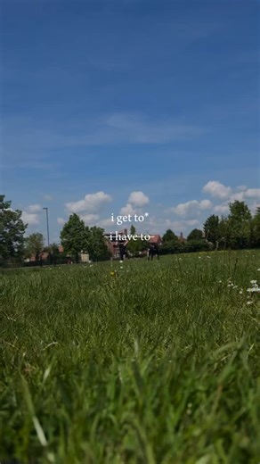 JEMIMA THOMSON | BIKINI ATHLETE 👙 on Instagram: "Most women think consistency comes from discipline. It doesn’t, it comes from identity. When training stops being something you have to do and becomes something you want to do, it stops feeling heavy and starts fitting into real life. The right structure removes friction. The results make you want to keep going. That’s how habits stick, even with a full calendar. Follow for training that works with your life, not against it."