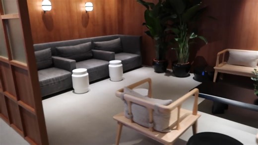 Why this Hong Kong lounge is loved by elites - and criticized by frequent flyers
