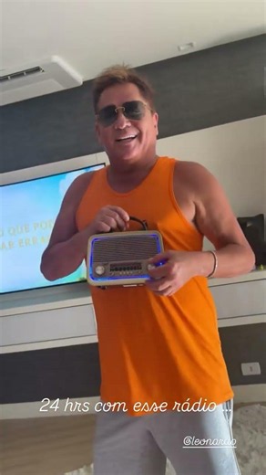 Leonardo arrumou um radio das antigas! #leonardo #poliana #humor #sertanejo
