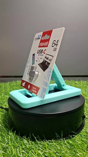 Ideal para compartir tus archivos La unidad USB Maxell cuenta con múltiples interfaces para que puedas transferir fotos, música y otros documentos entre computadoras, teléfonos, tablets y dispositivos inteligentes. Capacidad adaptada a tus requerimientos Este pendrive te permitirá almacenar hasta 64 GB para que puedas guardar gran cantidad de información, imágenes u otros tipos de archivos. Conectividad USB innovadora Su tecnología 3.2 brinda una velocidad de lectura mayor que las memorias tradi