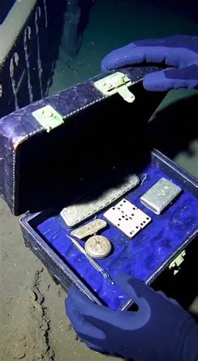 “Last Titanic tour… I found $10,000 inside 😱🚢” #shorts #underwater #titanic #viral