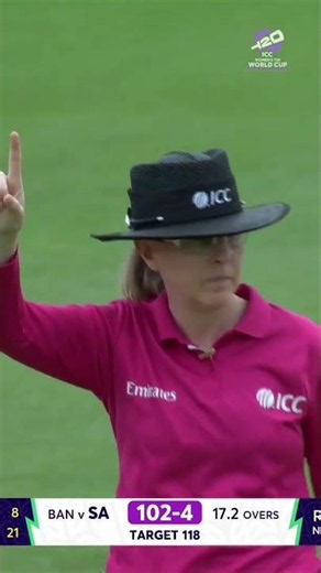Bangladesh have a lifeline against South Africa as Marizanne Kapp is run out 😯 #T20WorldCup