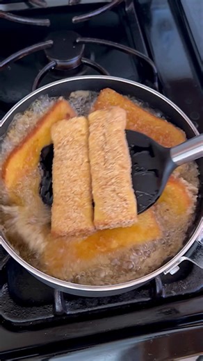 Delicious Deep-Fried French Toast Sticks Recipe with Berries