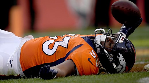 Javonte Williams provides another signature pile-drive run for 10 yards