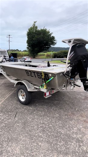 It’s not only the useless apprentice who can’t wire taillights 😂😂Been busy in the shed lately, more videos coming soon!!!!!!!#landcruiser #fte #1hdfte #fyp #landcruiser79