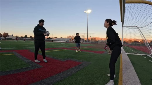On monday we I had the JV boy goalie and JV and VARSITY girls goalkeepers training to get they ready for this week and will be back with them to get them ready for next week game days #highschool #highschoolsoccer #soccer #goalkeeper #bayarea #siliconvalley #westcoastgloves #westcoastgoaliegloves #sanjosehighschool #sanjosehigh #highschoolszn #practice #traning #traning_video #traningday #sanjosecalifornia