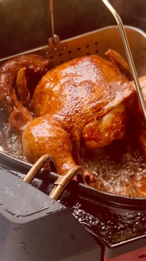 “Crispy, Juicy, Golden… The Ultimate Deep‑Fried Turkey”