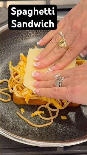 Spaghetti Sandwich 🍝 #spaghetti #sandwichrecipe #recipe #shortsfeed