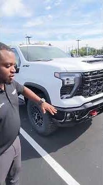 Using the Power Lift Tailgate on the 2025 Chevy Silverado 2500HD ZR2 Phillips Chevrolet Frankfort