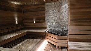 Steam Room vs Dry Sauna: What’s the difference? Benefits and Risks