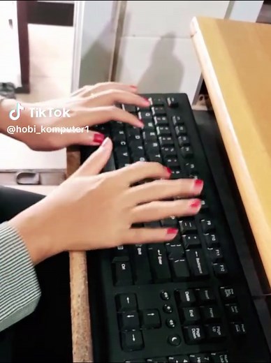 Hobi_Komputer on TikTok