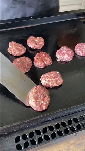 Brat Burger Sliders with Beer Cheese #griddle #burgerrecipes