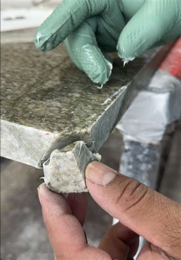 Como reparar una pieza quebrada en el granito usando el pegamento correcto #granite #quartz #silestone #kitchencountertops #remodeling