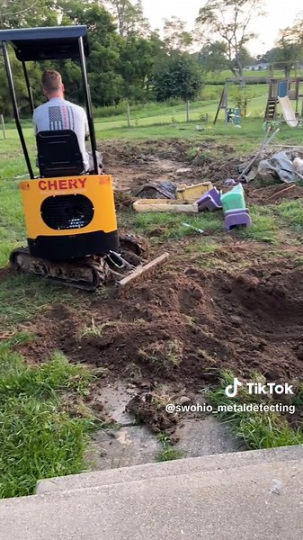 Chinese Mini Excavator: Efficient Workhorse for Digging and Grading